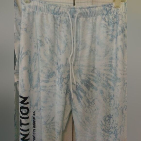 Millennial Face Recognition Tie-Dye Set” shirt Medium, pants Medium NWOT - Picture 4 of 6